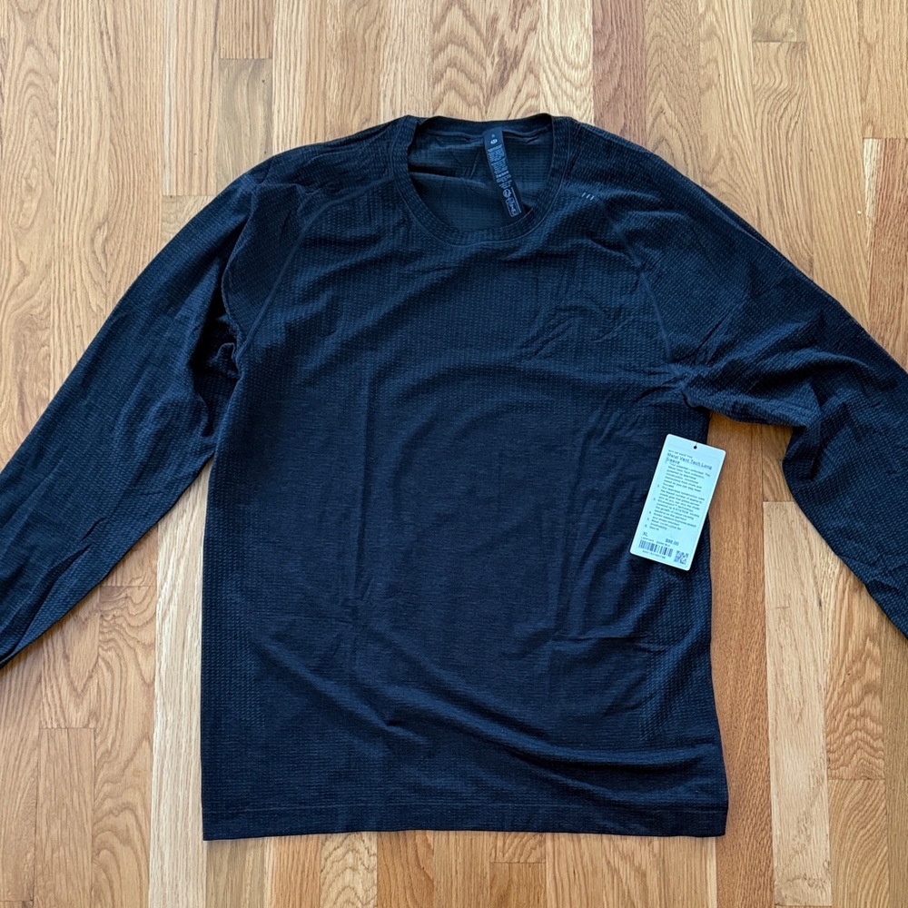 lululemon athletica Men's Dark Long Sleeve Tee